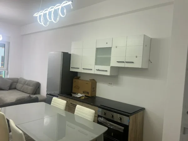 Tirane, jepet me qera apartament 1+1 Kati 3, 55 m² 450 € (Ali Demi)