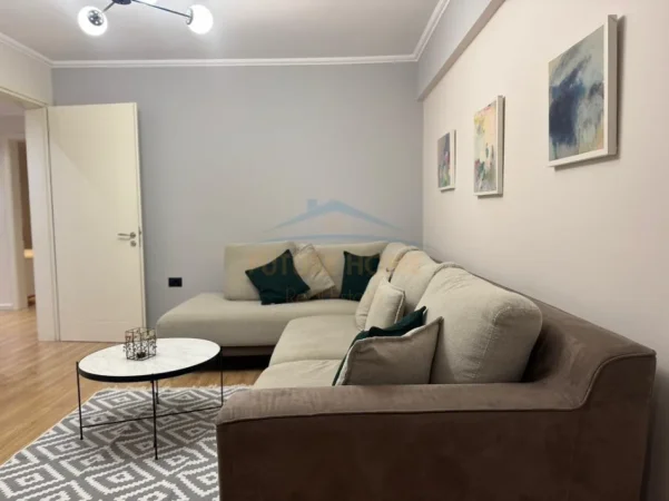 Tirane, jepet me qera apartament 2+1+Ballkon Kati 2, 85 m² 800 € (Mine Peza)