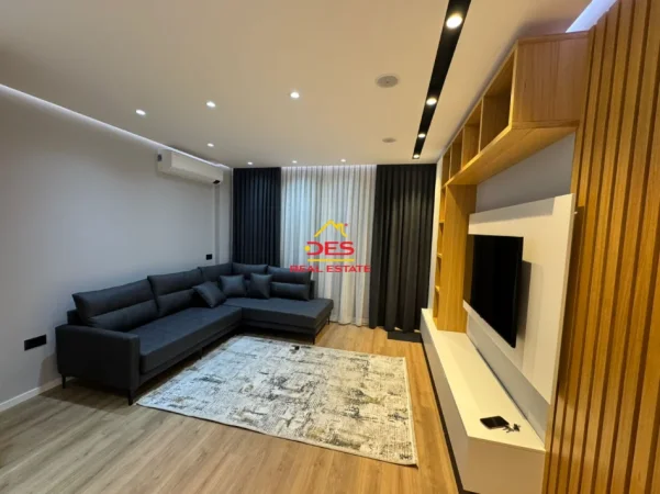 Vlore, jepet me qera apartament 1+1+Ballkon Kati 7, 65 m² 550 € (Rruga Gjergj Arianiti)