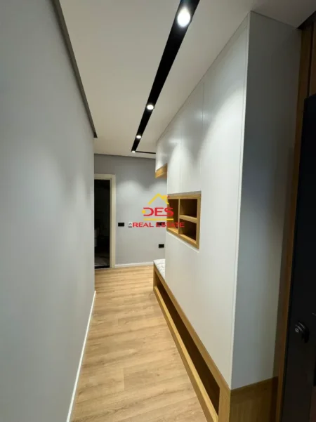 Vlore, jepet me qera apartament 1+1+Ballkon Kati 7, 65 m² 550 € (Rruga Gjergj Arianiti)