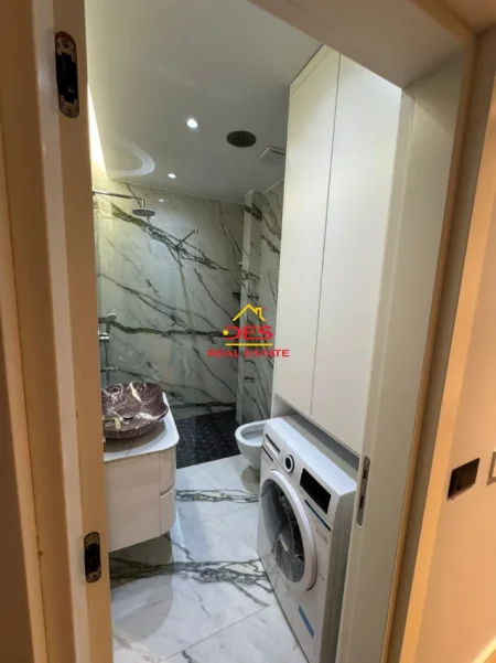 Vlore, jepet me qera apartament 1+1+Ballkon Kati 7, 65 m² 550 € (Rruga Gjergj Arianiti)