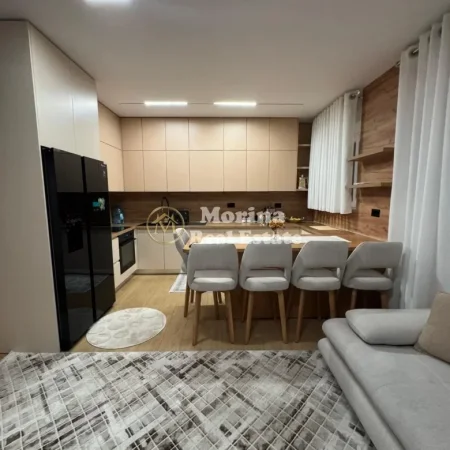 Tirane, jepet me qera apartament 2+1 Kati 1, 110 m² 700 € (Rruga e Dibres)