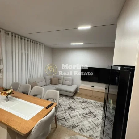Tirane, jepet me qera apartament 2+1 Kati 1, 110 m² 700 € (Rruga e Dibres)