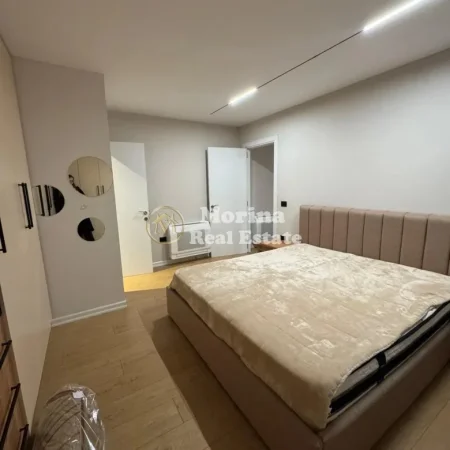 Tirane, jepet me qera apartament 2+1 Kati 1, 110 m² 700 € (Rruga e Dibres)