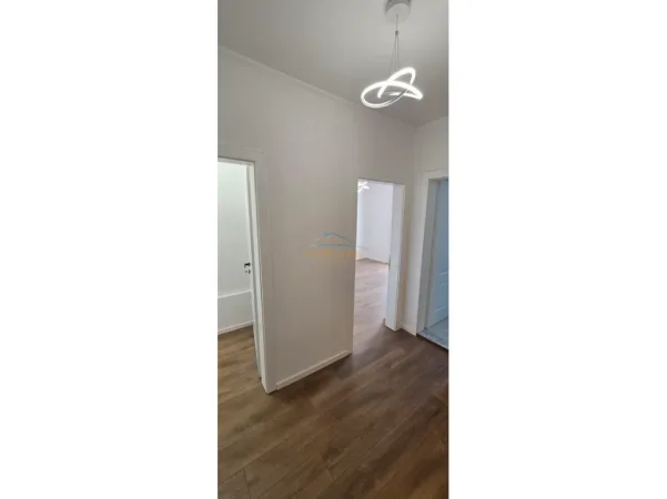 Tirane, shitet apartament 1+1 Kati 4, 58 m² 140.000 € (Rruga Kongresi i Lushnjes)