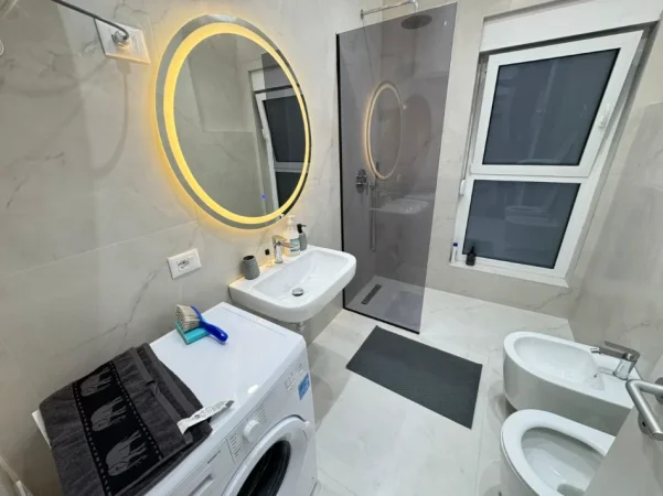 Tirane, jepet me qera apartament 2+1 Kati 7, 89 m² 