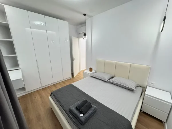 Tirane, jepet me qera apartament 2+1 Kati 7, 89 m² 
