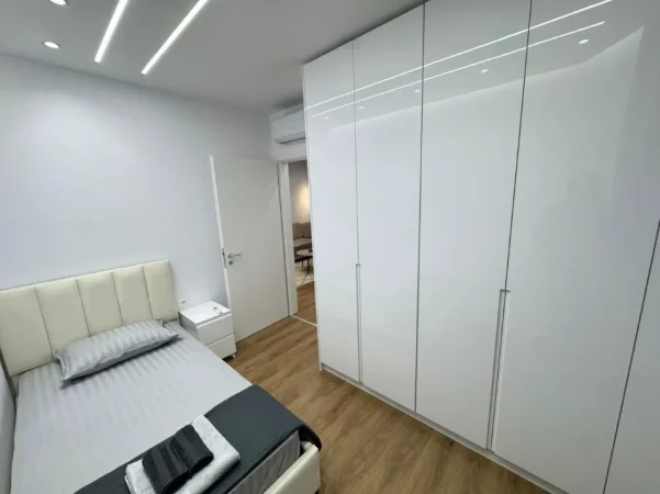 Tirane, jepet me qera apartament 2+1 Kati 7, 89 m² 