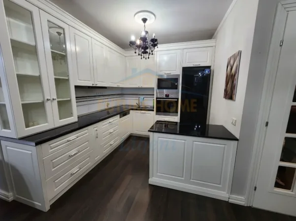 Tirane, jepet me qera apartament 2+1 Kati 8, 115 m² 950 € (BULEVARDI I RI)