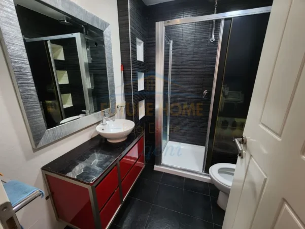 Tirane, jepet me qera apartament 2+1 Kati 8, 115 m² 950 € (BULEVARDI I RI)