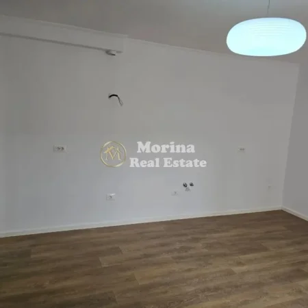 Tirane, shitet apartament 1+1 Kati 3, 50 m² 115.000 € (Ali Demi, ish tregu elektrik)