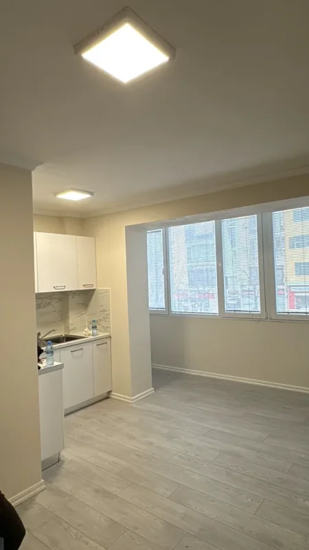 Tirane, jepet me qera zyre Kati 2, 70 m² 800 € (21 DHJETORI)