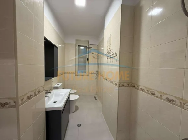 Tirane, jepet me qera apartament 2+1 Kati 1, 102 m² 600 € (UNAZA E RE)