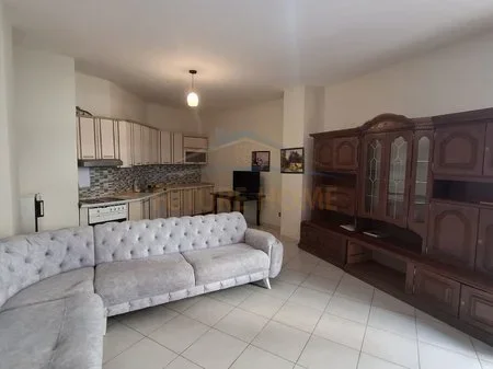 Tirane, jepet me qera apartament 1+1 Kati 3, 390 € 