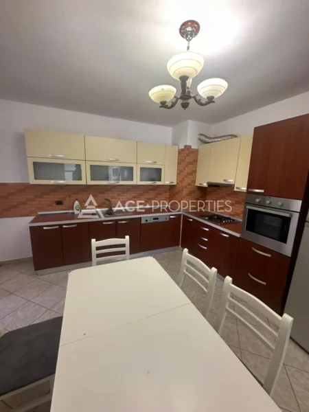 Durres, jepet me qera apartament 3+1+Ballkon Kati 2, 120 m² 800 € (durres vollga)