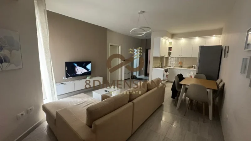 Tirane, jepet me qera apartament 1+1+Ballkon Kati 3, 70 m² 600 € (komuna e parisit)