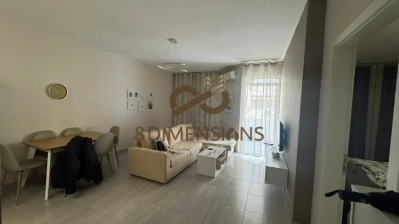 Tirane, jepet me qera apartament 1+1+Ballkon Kati 3, 70 m² 600 € (komuna e parisit)