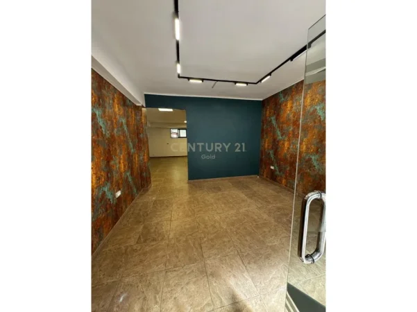 Tirane, jepet me qera ambjent biznesi Kati 0, 73 m² 650 € (Liqeni i Tiranes)