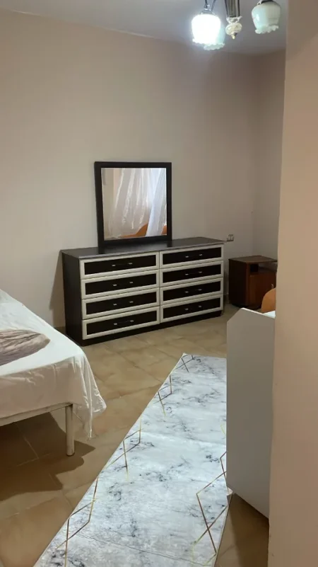 Tirane, jepet me qera apartament 1+1+Ballkon Kati 1, 50 m² 350 € (XHAMLLIKU)