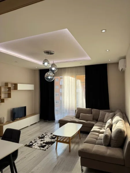Tirane, jepet me qera apartament 2+1+Ballkon Kati 4, 100 m² 500 € (Astir, afër Univers Lounge)
