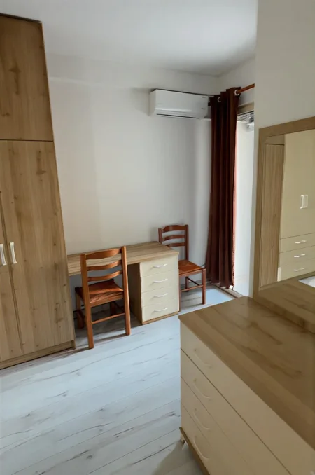 Tirane, jepet me qera apartament 2+1+Ballkon Kati 4, 100 m² 500 € (Astir, afër Univers Lounge)