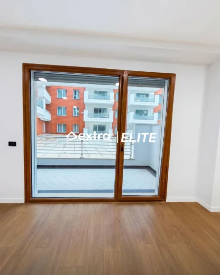 Tirane, jepet me qera zyre Kati 2, 180 m² 2.500 € (Hilton Garden Inn)