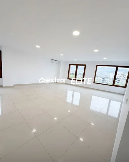 Tirane, jepet me qera zyre Kati 2, 180 m² 2.500 € (Hilton Garden Inn)