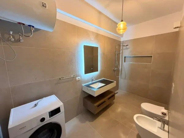 Tirane, jepet me qera apartament 1+1 Kati 2,