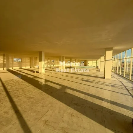 Tirane, jepet me qera ambjent biznesi Kati 2, 1.000 m² 2.000 € (Tapize)