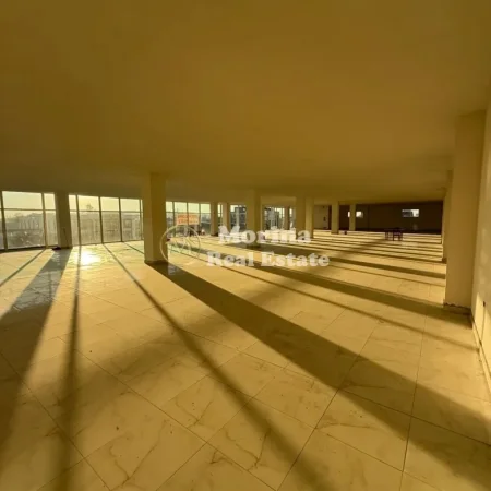 Tirane, jepet me qera ambjent biznesi Kati 2, 1.000 m² 2.000 € (Tapize)