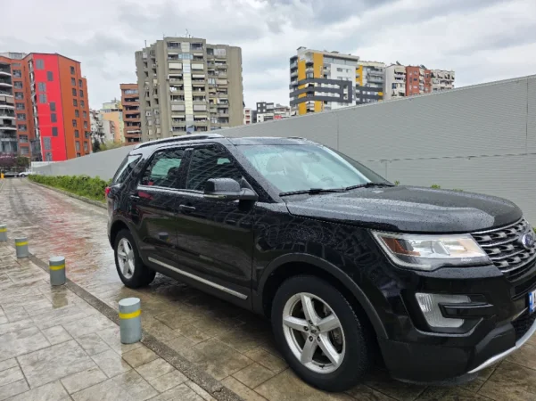 Tirane, shes SUV Ford Explorer Benzin, 7 vendshe, e zeze automatik Kondicioner 178.801 km 13.000 €