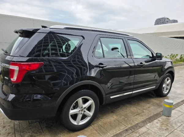 Tirane, shes SUV Ford Explorer Benzin, 7 vendshe, e zeze automatik Kondicioner 178.801 km 13.000 €