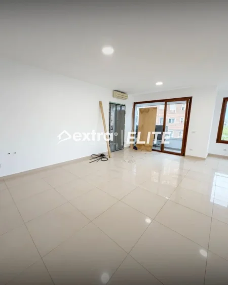 Tirane, jepet me qera ambjent biznesi Kati 4, 187 m² 2.500 € (Hilton Garden Inn)