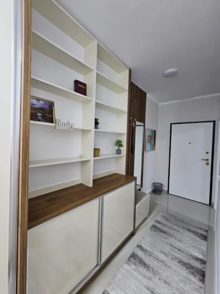 Tirane, jepet me qera apartament 2+1+Ballkon Kati 5, 83 m² 600 € (LAPRAKE)