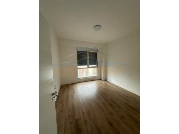 Tirane, shes apartament 3+1+Ballkon Kati 2, 143 m² 300.000 € (Kompleksi IBN)