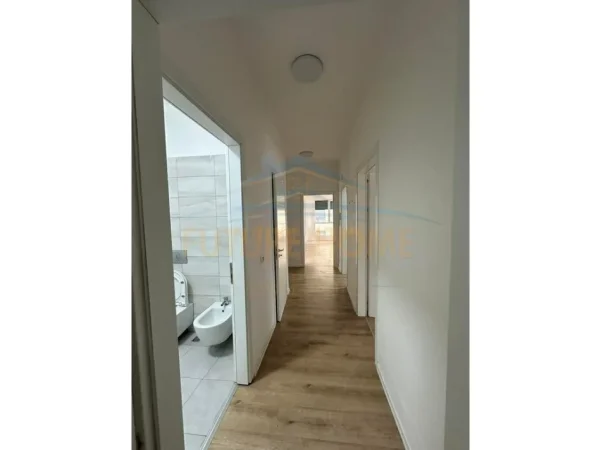 Tirane, shes apartament 3+1+Ballkon Kati 2, 143 m² 300.000 € (Kompleksi IBN)