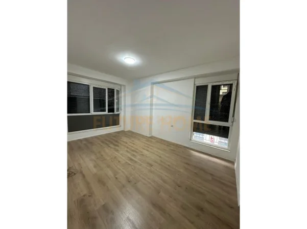 Tirane, shes apartament 3+1+Ballkon Kati 2, 143 m² 300.000 € (Kompleksi IBN)