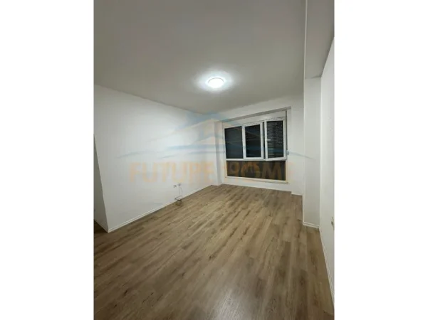 Tirane, shes apartament 3+1+Ballkon Kati 2, 143 m² 300.000 € (Kompleksi IBN)