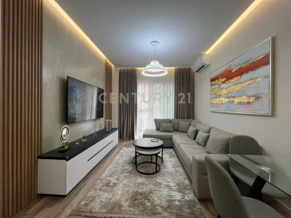 Tirane, jepet me qera apartament 1+1+Ballkon Kati 3, 70 m² 900 € 