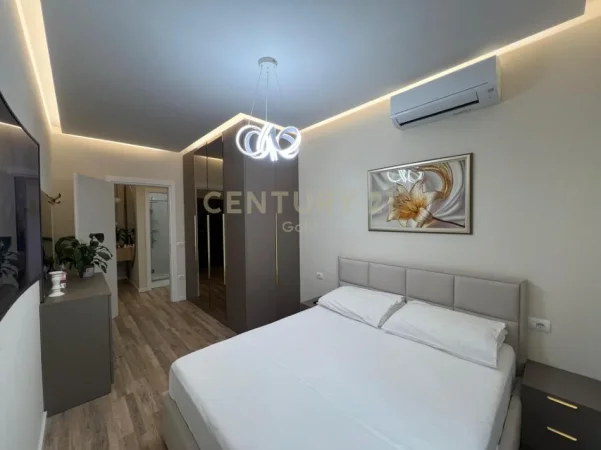 Tirane, jepet me qera apartament 1+1+Ballkon Kati 3, 70 m² 900 € 