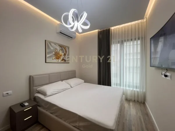 Tirane, jepet me qera apartament 1+1+Ballkon Kati 3, 70 m² 900 € 