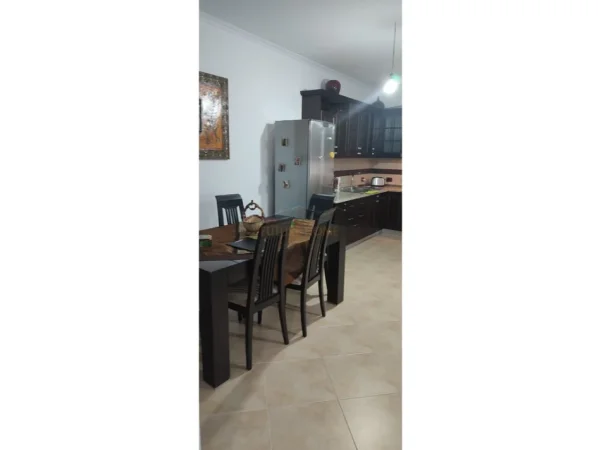 Tirane, jepet me qera apartament 2+1 Kati 7, 110 m² 850 € (RRUGA E KAVAJES)