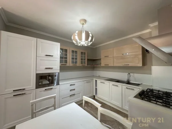 Tirane, jepet me qera apartament 2+1+Ballkon Kati 1, 125 m² 800 € (Kompleksi Kolombo, Liqeni i thate)