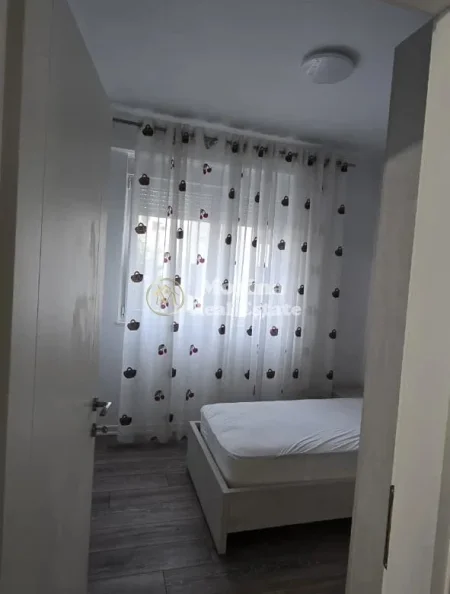 Tirane, jepet me qera apartament 2+1 Kati 3, 83 m² 650 € (Liqeni i Thate)