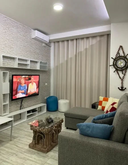 Tirane, jepet me qera apartament 1+1 Kati 2, 60 m² 650 € (KOMUNA E PARISIT)