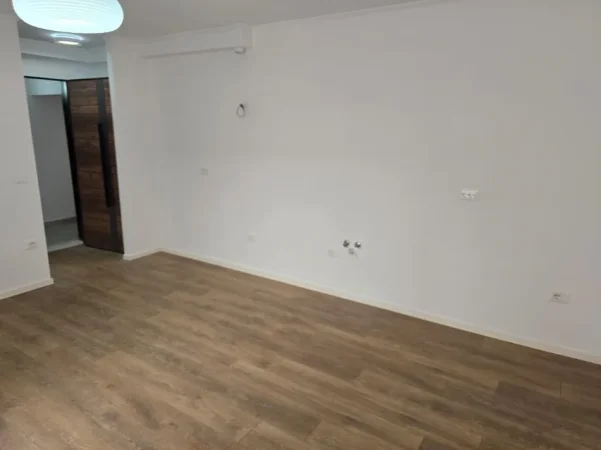 Tirane, shes apartament 1+1+Ballkon Kati 3, 50 m² 115.000 € (Rr. Todi Shkurti Tregu Elektrik)