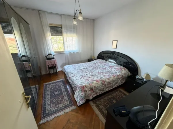 Tirane, jepet me qera apartament 1+1 Kati 3, 
