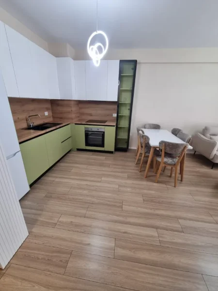 Tirane, jepet me qera apartament 2+1 Kati 4, 70 m² 500 € (Astir)
