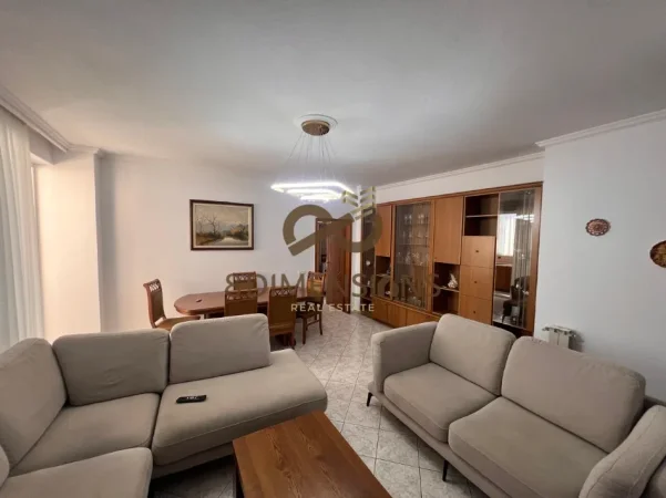 Tirane, jepet me qera 3+1 Kati 5, 110 m² 650 € (selvia)