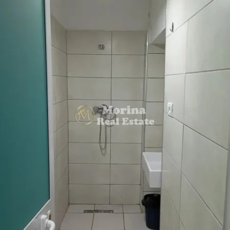 Tirane, jepet me qera apartament 1+1 Kati 1, 50 m² 350 € (Brryli)